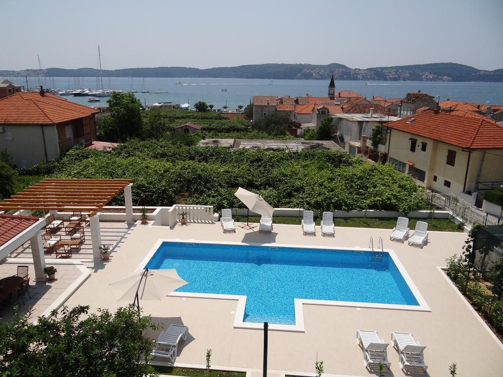 Apartments Zulim Трогир Екстериор снимка