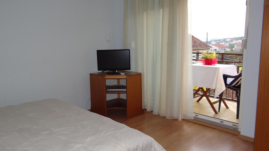 Apartments Zulim Трогир Стая снимка