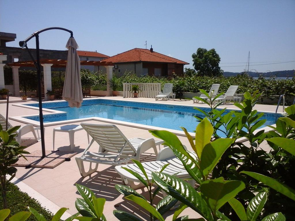 Apartments Zulim Трогир Екстериор снимка